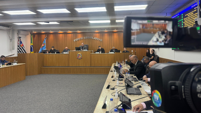 15ª Sessão Ordinária: Câmara debate projetos que incentivam a saúde pública, a participação comunitária e a modernização urbana na segunda-feira, 11