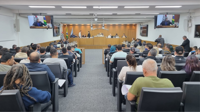 Sessão tem pedido de adiamento e um projeto rejeitado