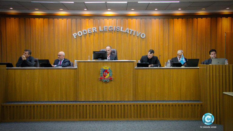 A Sessão é aberta ao público, com início às 18h, no Plenário da Casa de Leis