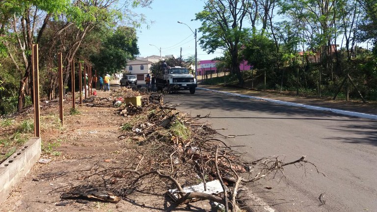 A pedido do vereador Timba, Prefeitura faz limpeza nas proximidades do Parque Buracão A pedido do vereador Timba, Prefeitura faz limpeza nas proximidades do Parque Buracão