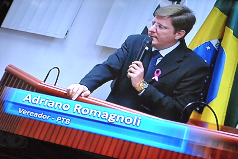 Adriano Romagnoli destaca documentos apresentados em sessão Adriano Romagnoli destaca documentos apresentados em sessão