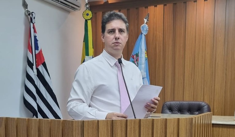 Alexandre Cachorrão solicita inclusão da FEMA no REFIS para alunos regularizarem dívidas