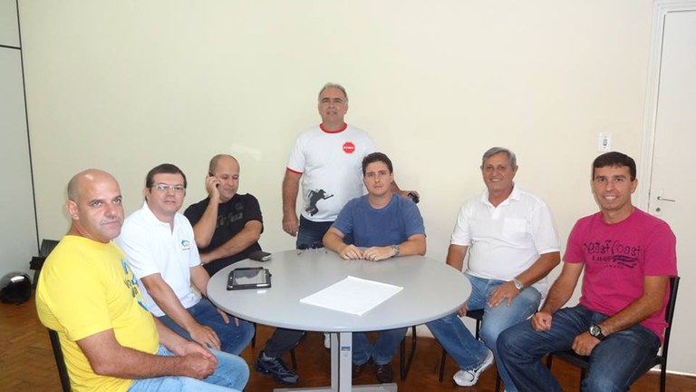 Alexandre e Valmir cobram melhorias e projetos no “Parque das Acácias” Alexandre e Valmir cobram melhorias e projetos no “Parque das Acácias”