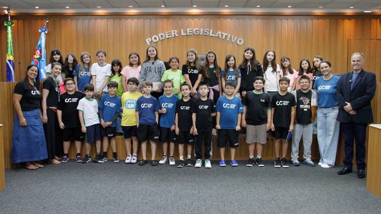 Estudantes tiveram contato direto com a elaboração de leis e o trabalho parlamentar