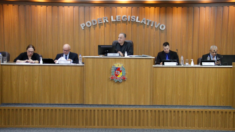Após amplo debate, Projeto REFIS é adiado e segue para votação na próxima segunda-feira, 18
