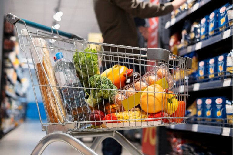 Aposentados da Prefeitura de Assis reivindicam inclusão no vale-alimentação