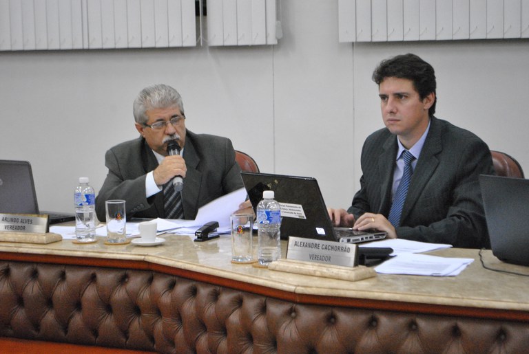 Arlindo e Cachorrão apresentam Projeto que altera dispositivos da “Lei do Silêncio” Arlindo e Cachorrão apresentam Projeto que altera dispositivos da “Lei do Silêncio”