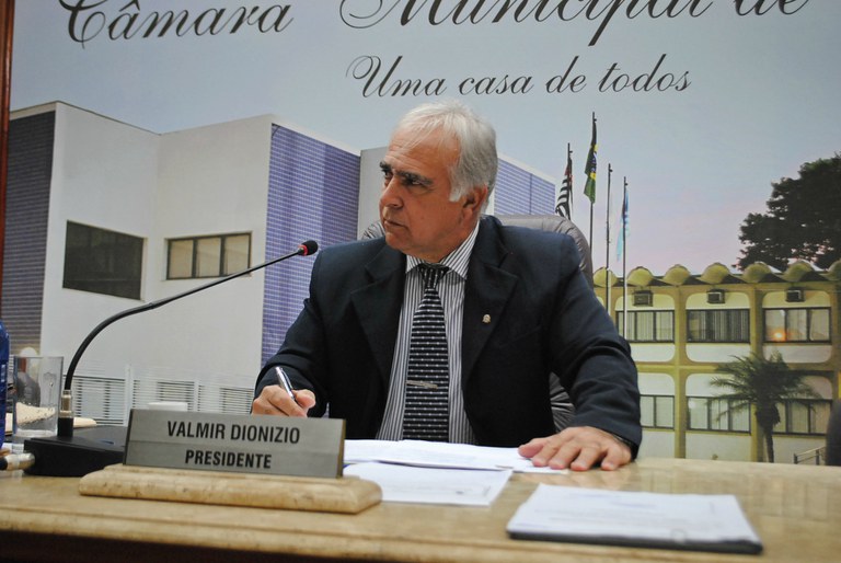 Aumento de acidentes no cruzamento das Ruas André Perini e Santos Dumont preocupa o presidente da Câmara Aumento de acidentes no cruzamento das Ruas André Perini e Santos Dumont preocupa o presidente da Câmara