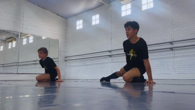 Bailarinos de Assis se preparam para representar o Brasil em festival internacional em Orlando Bailarinos de Assis se preparam para representar o Brasil em festival internacional em Orlando