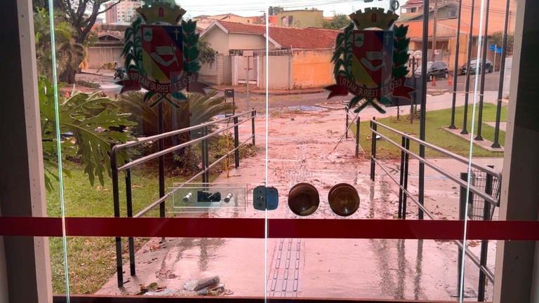 Câmara adia sessão ordinária e eventos após fortes chuvas causarem danos ao prédio