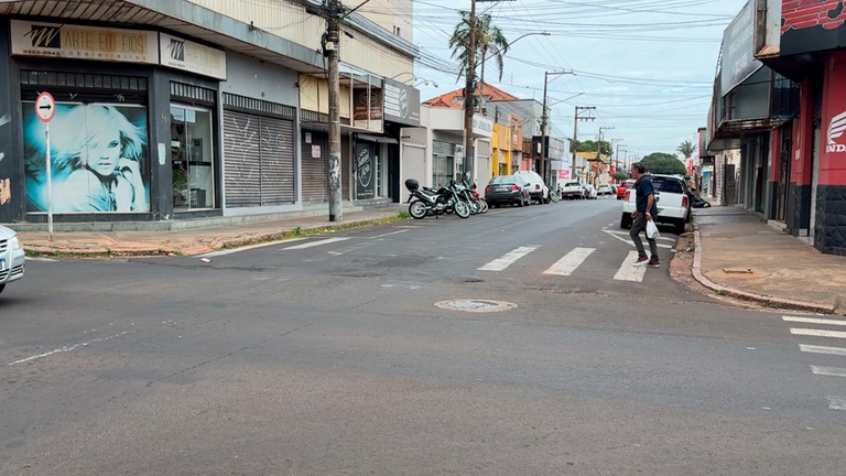 Pedido encaminhado ao Executivo prevê estudo técnico após relatos de acidentes e dificuldades enfrentadas por motoristas, pedestres e ciclistas