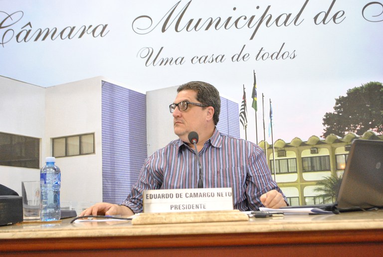 Câmara aprova orçamento para 2014 na última sessão do ano Câmara aprova orçamento para 2014 na última sessão do ano