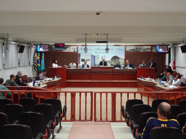 Câmara aprova quatro projetos sobre revisões salariais Câmara aprova quatro projetos sobre revisões salariais