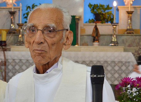 Câmara de Assis cria a Comenda Municipal do Mérito Social Monsenhor Floriano de Oliveira Garcez Câmara de Assis cria a Comenda Municipal do Mérito Social Monsenhor Floriano de Oliveira Garcez