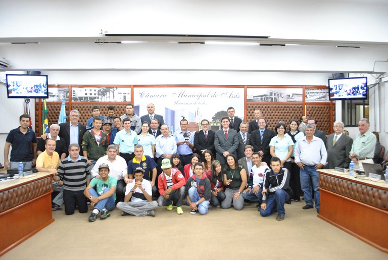 Câmara de Assis homenageia Legião Mirim