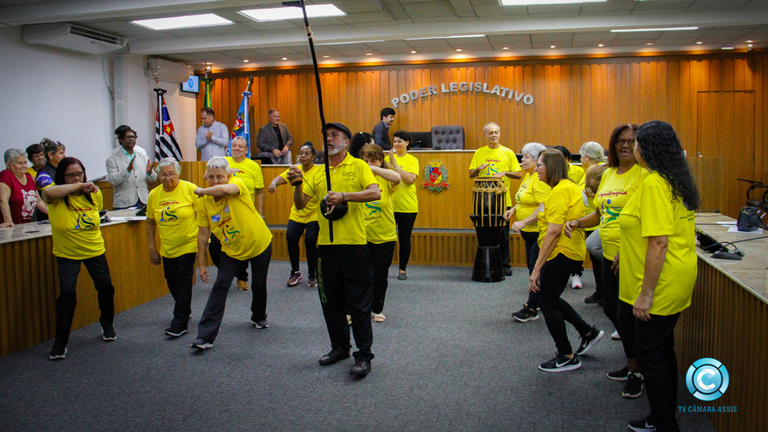 Câmara de Assis realiza noite de homenagens à Capoterapia Câmara de Assis realiza noite de homenagens à Capoterapia
