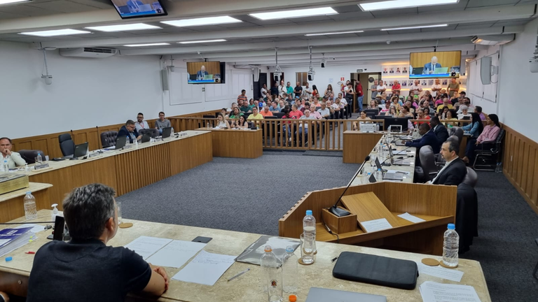 Câmara de vereadores rejeita cassação do prefeito de Assis