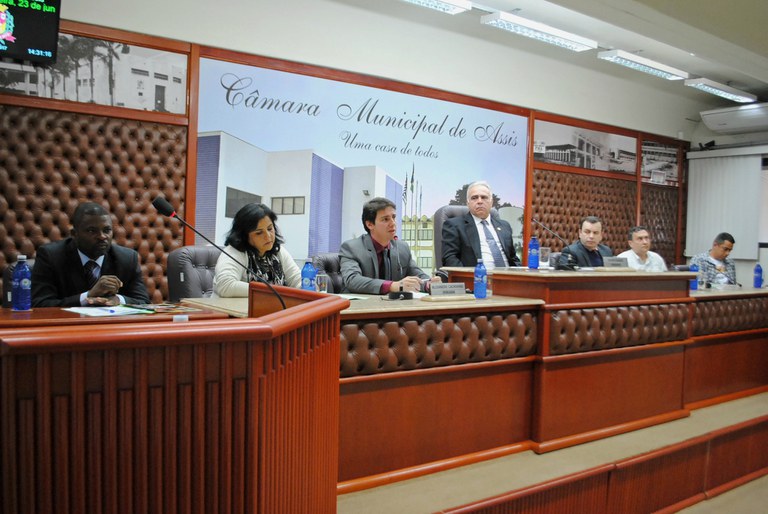 Câmara discutiu o combate às drogas no II Fórum Municipal na última sexta-feira Câmara discutiu o combate às drogas no II Fórum Municipal na última sexta-feira