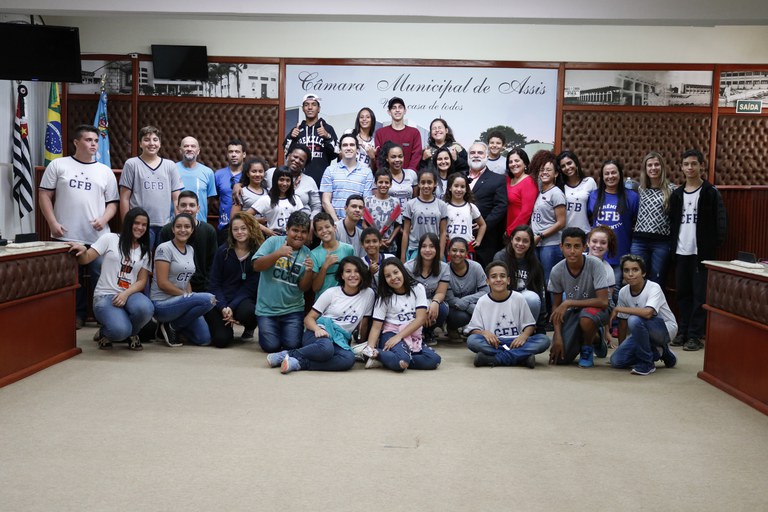 Câmara Municipal cede Plenário para posse do Grêmio Estudantil da escola Carolina Burali Câmara Municipal cede Plenário para posse do Grêmio Estudantil da escola Carolina Burali