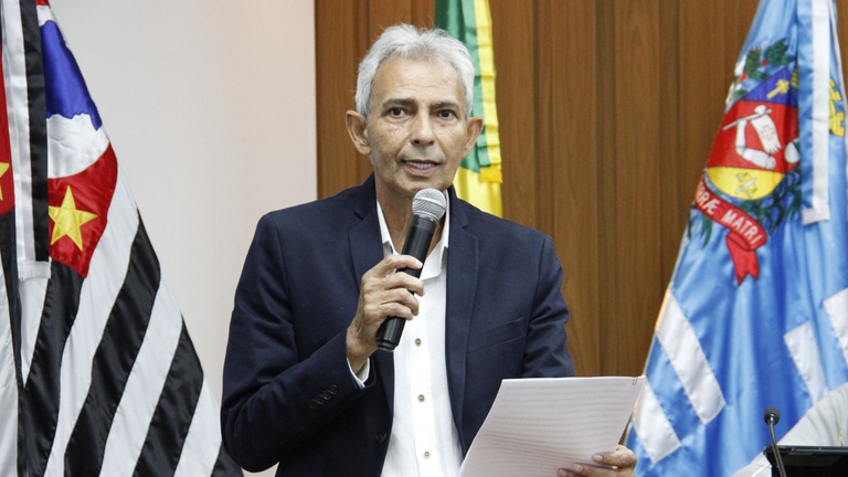 Câmara Municipal de Assis dá posse ao vereador Carlos Perandré