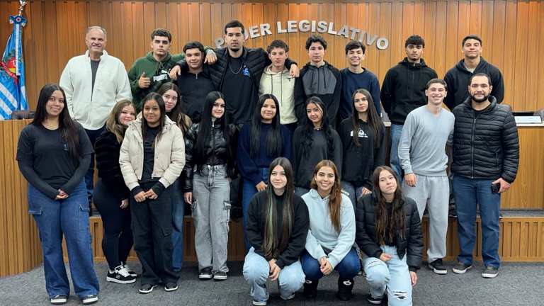 Atividade apresentou aos estudantes a estrutura do Legislativo e permitiu o esclarecimento de dúvidas sobre a atuação parlamentar