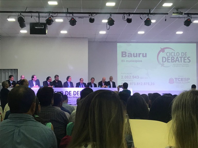 Câmara Municipal participa do segundo encontro do 22º Ciclo de Debates com Agentes Políticos e Dirigentes Municipais Câmara Municipal participa do segundo encontro do 22º Ciclo de Debates com Agentes Políticos e Dirigentes Municipais
