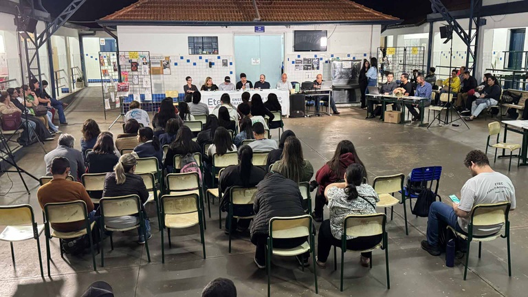 Câmara promove debate da LOA 2026 com participação de estudantes e professores na ETEC
