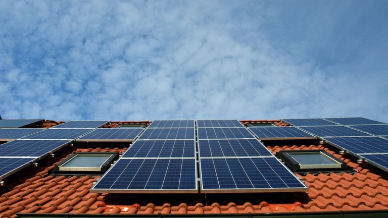 Câmara propõe uso de energia fotovoltaica em prédios públicos de Assis