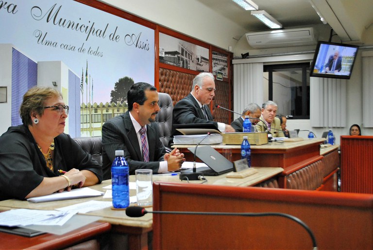 Câmara rejeita denúncia de improbidade administrativa contra o prefeito municipal Câmara rejeita denúncia de improbidade administrativa contra o prefeito municipal