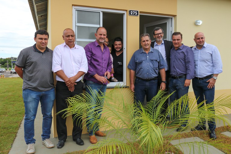 Câmara se fez presente durante entrega das chaves do Residencial Vida Nova Assis Câmara se fez presente durante entrega das chaves do Residencial Vida Nova Assis