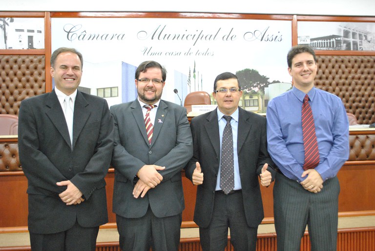 Camarguinho apresenta nova Mesa Diretora da Câmara Camarguinho apresenta nova Mesa Diretora da Câmara