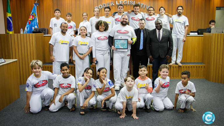 Casa de Leis homenageia professor de capoeira com Moção de Aplausos Casa de Leis homenageia professor de capoeira com Moção de Aplausos