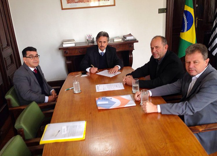 Célio Diniz participa de assinatura de aditivo do convênio entre o Prefeitura e Secretaria da Justiça do Estado de São Paulo Célio Diniz participa de assinatura de aditivo do convênio entre o Prefeitura e Secretaria da Justiça do Estado de São Paulo