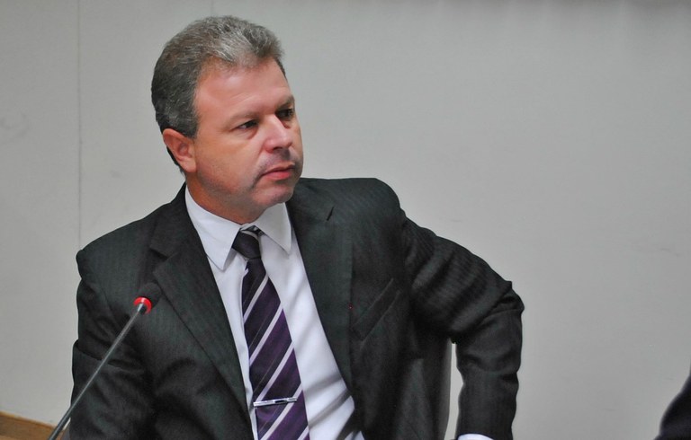 Célio Diniz solicita melhorias na sinalização do Park Bambu e Jardim Santa Amélia Célio Diniz solicita melhorias na sinalização do Park Bambu e Jardim Santa Amélia