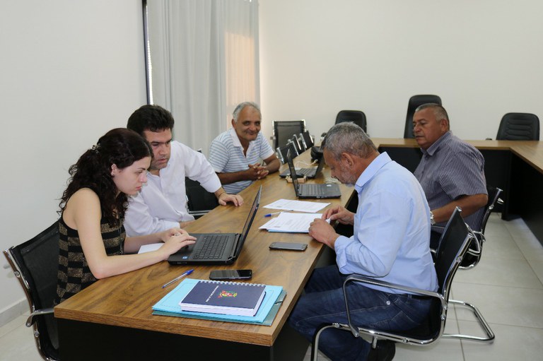 Comissão do Meio Ambiente da Câmara convoca secretário sobre a paralisação das obras de recapeamento nas ruas do Jardim Paraná e Vila Progresso Comissão do Meio Ambiente da Câmara convoca secretário sobre a paralisação das obras de recapeamento nas ruas do Jardim Paraná e Vila Progresso
