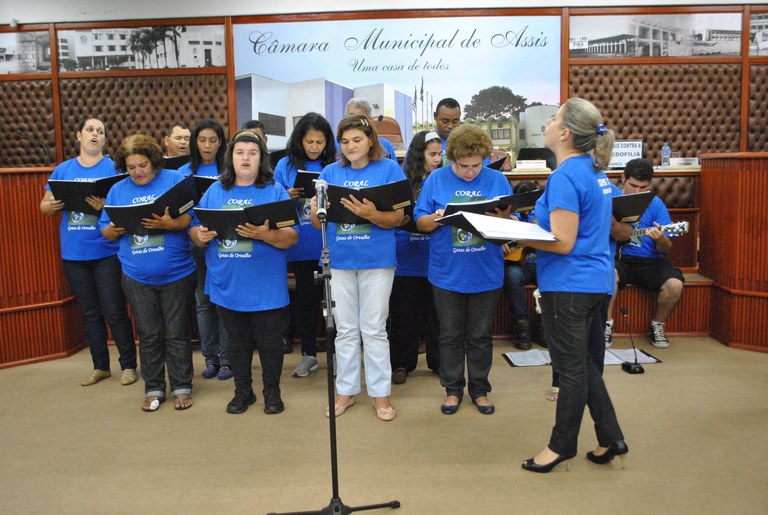 Coral do CIAPS emociona vereadores durante sessão Coral do CIAPS emociona vereadores durante sessão