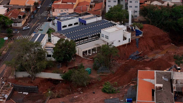 Defesa Civil interdita parte da Câmara de Assis após danos causados pela chuva