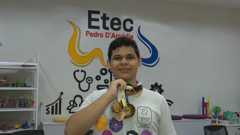 Do livro à medalha: Assisense de 15 anos é ouro na Olimpíada Brasileira de Matemática Do livro à medalha: Assisense de 15 anos é ouro na Olimpíada Brasileira de Matemática