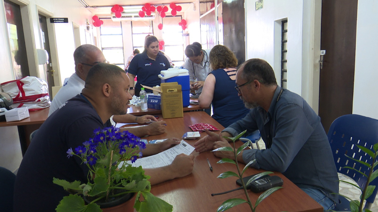 A iniciativa integrou as campanhas nacionais Outubro Rosa, Novembro Azul e Dezembro Vermelho