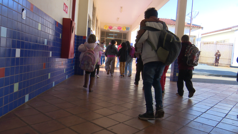 Frente Parlamentar da Educação questiona falhas no cumprimento do PNAE nas escolas municipais