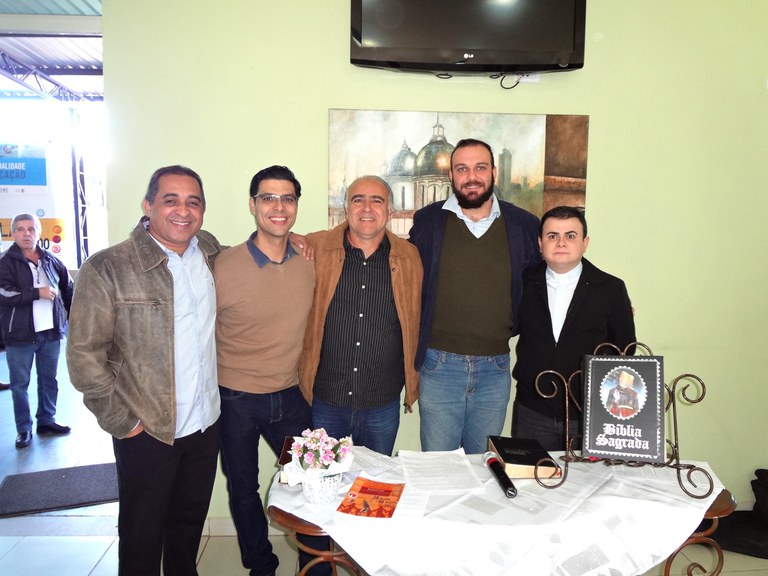 Funcionários da Educação e autoridades municipais participam de Culto Ecumênico Funcionários da Educação e autoridades municipais participam de Culto Ecumênico