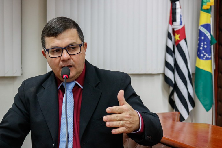 Gordinho da farmácia diz que melhorias nas ruas do bairro Jardim 3 Américas I terão início a partir do dia 21 Gordinho da farmácia diz que melhorias nas ruas do bairro Jardim 3 Américas I terão início a partir do dia 21