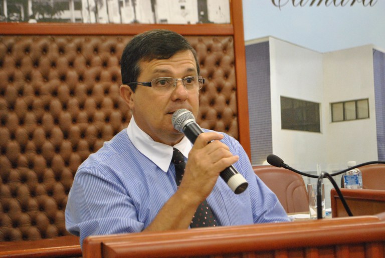 Gordinho do “Solidariedade” pede saída da Secretária Municipal da Educação Gordinho do “Solidariedade” pede saída da Secretária Municipal da Educação