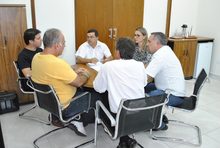 Gordinho recebe responsáveis pela tributação no seu gabinete Gordinho recebe responsáveis pela tributação no seu gabinete