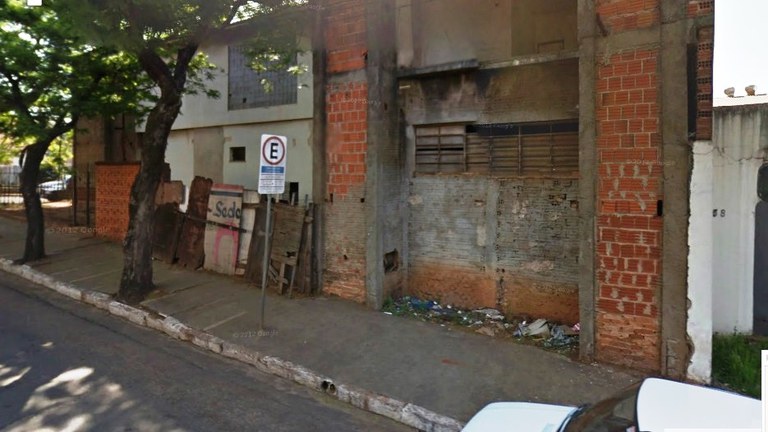 Imóveis irregulares no centro estão se transformando em cracolândia Imóveis irregulares no centro estão se transformando em cracolândia