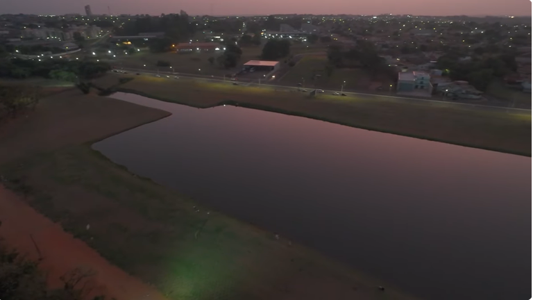 Requerimento solicita viabilidade técnica para a instalação de uma válvula de retenção na rede de retorno do esgoto, cujo lago fica nas proximidades da Rodoviária de Assis