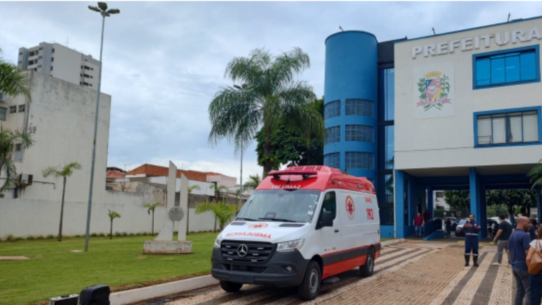 Legislativo cobra explicações sobre ambulância do SAMU parada em Assis Legislativo cobra explicações sobre ambulância do SAMU parada em Assis