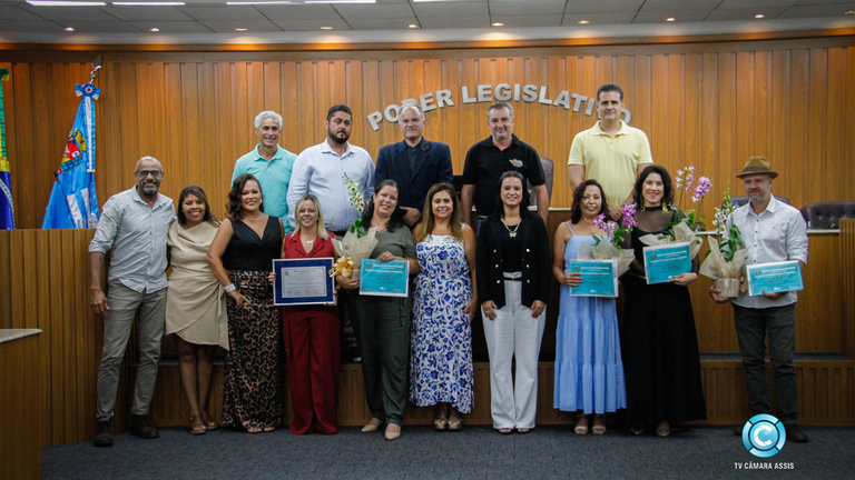 Cerimônia destaca o compromisso com a educação pública e valoriza profissionais que transformam vidas no município