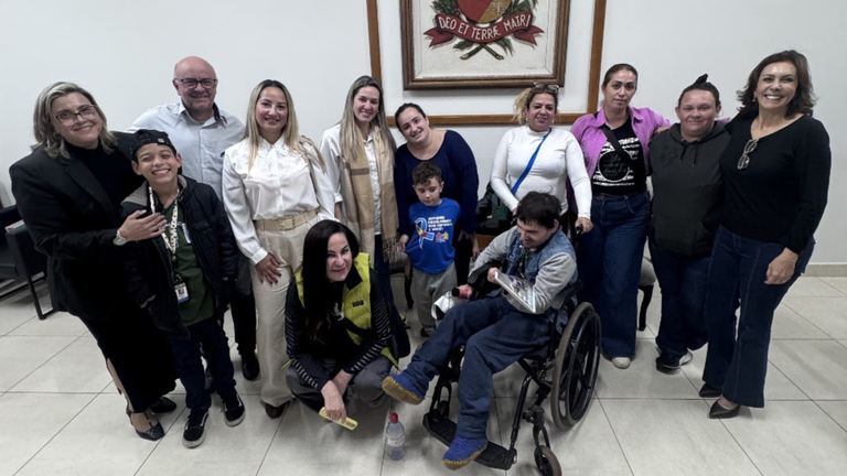 Mães atípicas se reúnem com a prefeita e vereador Fernando Kiko e reivindicam melhorias em projetos e atendimentos