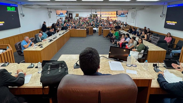 Moradores apresentam reivindicações em plenário lotado durante audiências do PPA e LDO na Câmara Moradores apresentam reivindicações em plenário lotado durante audiências do PPA e LDO na Câmara